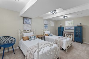 8 bedrooms, WiFi, bed sheets