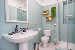 Shower, hair dryer, towels, toilet paper - Stay in the Old Town - 5 min walking to the beach (Albufeira)