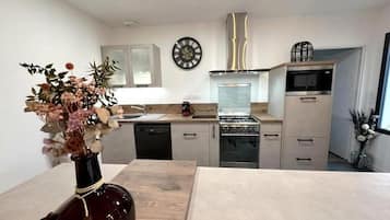 Microwave, dishwasher