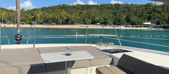 Charming 3-bedroom 3-bath yacht w/ sundecks, AC and WiFi in amazing Philipsburg