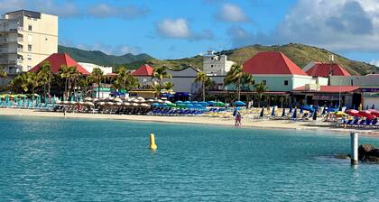 Charming 3-bedroom 3-bath yacht w/ sundecks, AC and WiFi in amazing Philipsburg