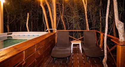 Perfect Party Jungle Getaway with AC and Private Pool.