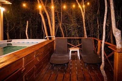 Perfect Party Jungle Getaway with AC and Private Pool.