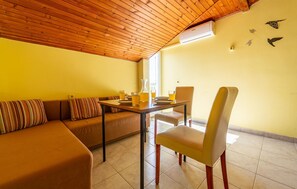 Dining - Stunning apartment in Povljana with WiFi (Povljana)