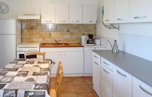 KĂŒhlschrank, Mikrowelle, Ofen, Herdplatte