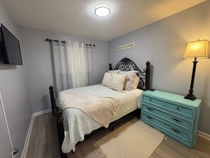 1 bedroom, WiFi, bed sheets, wheelchair access - Stay BEACHY in Gulf Shores Beachfront 1-Bedroom Condo w/ Stunning Ocean Views (Gulf Shores)