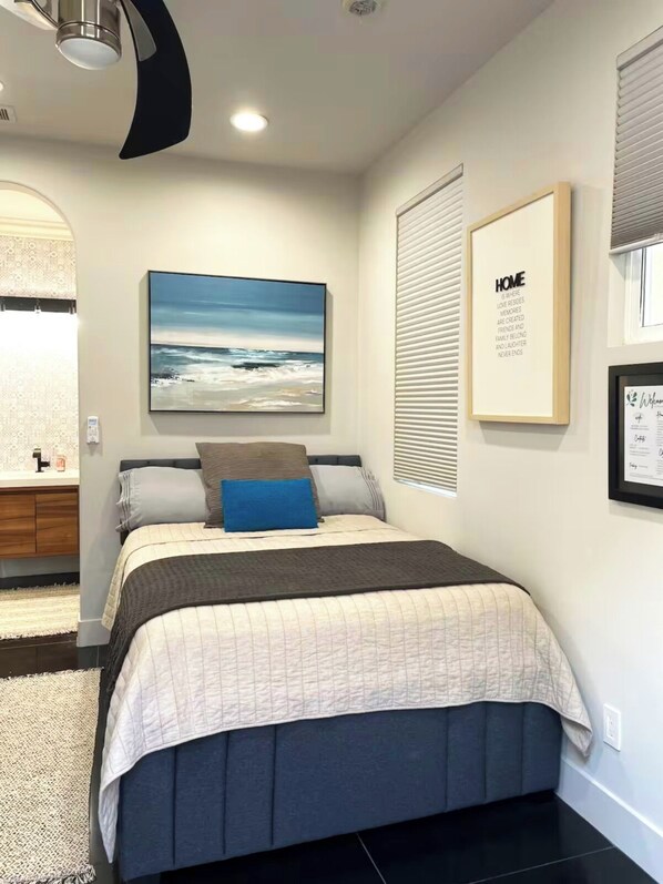 1 habitación, escritorio, tabla de planchar con plancha y wifi gratis 