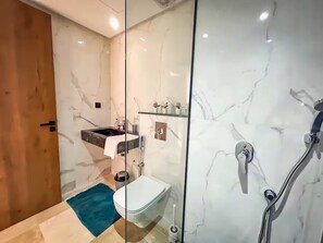 Handtücher, Seife, Toilettenpapier