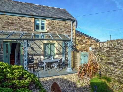 2 bedroom accommodation in Mawgan Porth