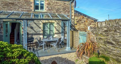 2 bedroom accommodation in Mawgan Porth