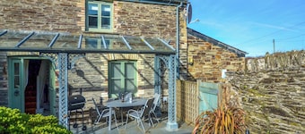 2 bedroom accommodation in Mawgan Porth