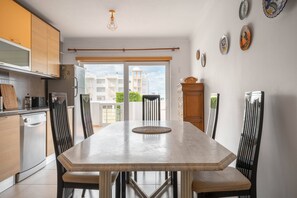 Dining - The Blue Wave - Shared Pool (Nazaré)