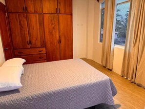 2 chambres, bureau, Wi-Fi gratuit, draps fournis