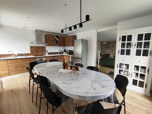 Dining - TatîeMamîe, gîte Tata Jacqueline : grand gîte rénové proche mer, Bretagne (Plouha)