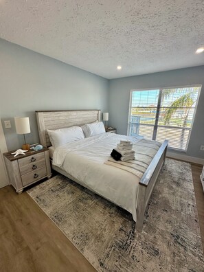 1 habitación, tabla de planchar con plancha, wifi gratis y ropa de cama