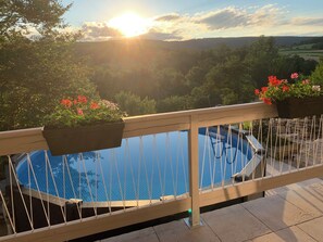 Quadruple Room, 1 Queen Bed with Sofa bed, Pool View | Terrace/patio - La maison de la colline (Vers)