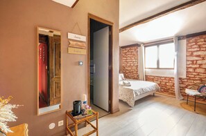 Double Room | Blackout drapes, soundproofing, iron/ironing board, free WiFi - La maison de la colline (Vers)
