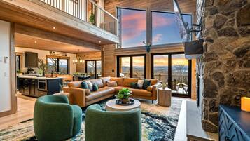 Smart TV, caminetto, videogiochi, tavolo da calcetto