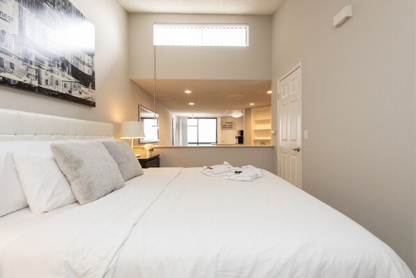 1 slaapkamer, een strijkplank/strijkijzer, wifi, beddengoed