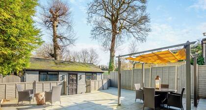 Woodcutter Cabin - UK48831