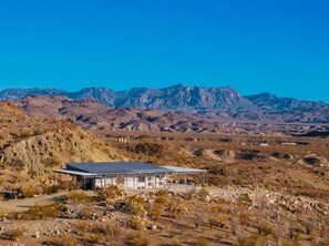 Exterior - Willow Mtn. Ridge: Luxury & seclusion 10mi to BBNP (Terlingua)