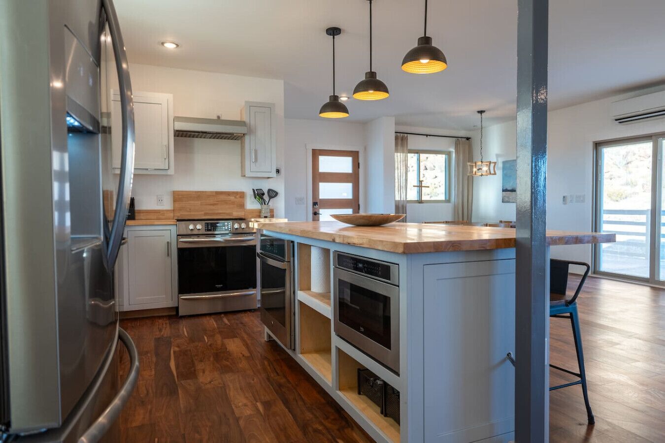 Réfrigérateur, four, plaque de cuisson, lave-vaisselle