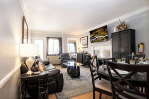 Smart TV, fireplace