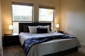 4 bedrooms, iron/ironing board, free WiFi, bed sheets - Nestled near the tranquil shores of Lake Conroe (Montgomery)
