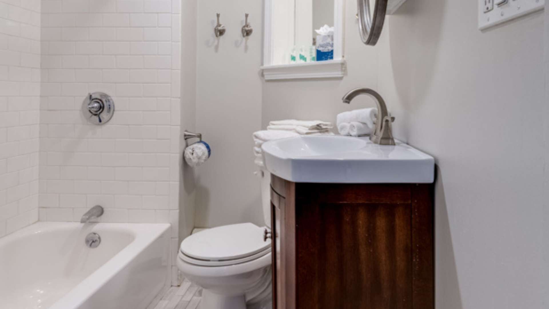 Comfort Apartment, Kitchen | Bilik Mandi | Gabungan pancuran/tab mandi, kelengkapan dandanan diri percuma 