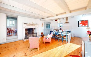 Interior - 2 bedroom gorgeous home in Grassac (Grassac)