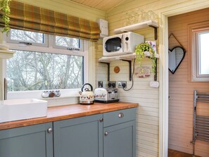 Cookware/dishes/utensils