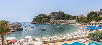 Lovely home in Trappitello with WiFi