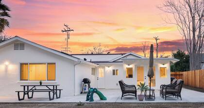 Central Thousand Oaks retreat close to shops & eats!