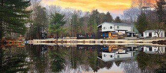 Private Lakeside Paradise - Pool/2Hot tub/Sauna/RV/Pickleball/Basketball