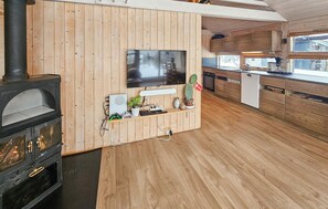 ثلاجة، غسالة أطباق، ماكينة لصنع القهوة/الشاي