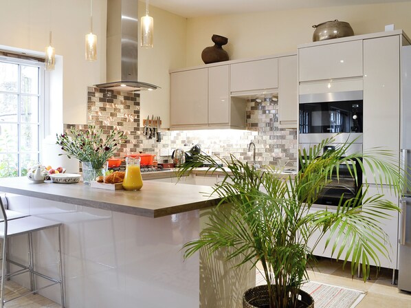 Dishwasher, highchair