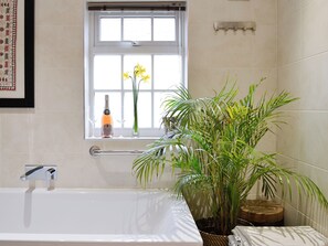 Towels - 1 bedroom accommodation in Fairylea Cottage (Fairylea Cottage)
