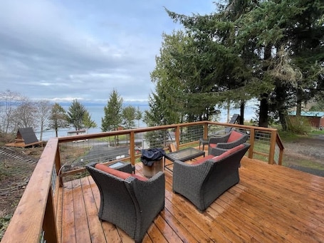 Terrace/patio. Cedar Heights Cabin Olympic Strait View