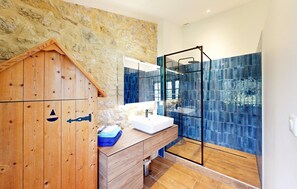 Een douche, een haardroger