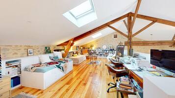 5 bedrooms, iron/ironing board, travel cot, free WiFi