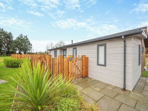Exterior - Relax in comfort and make Sandbanks your home whilst exploring Anglesey. (Benllech)