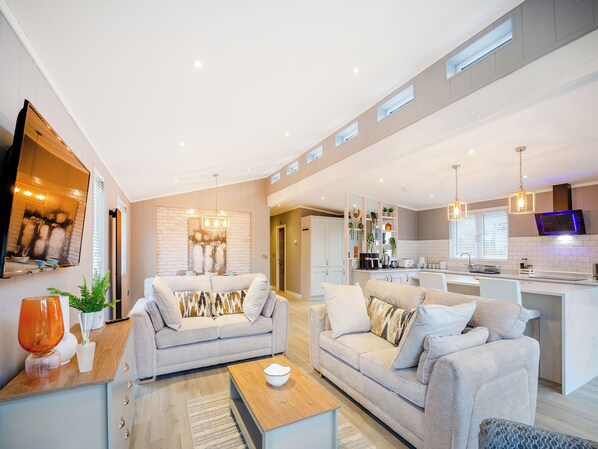 Living area - Relax in comfort and make Sandbanks your home whilst exploring Anglesey. (Benllech)
