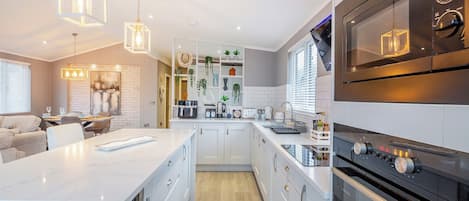 Dishwasher, cookware/dishes/utensils