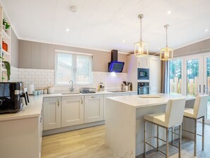 Dishwasher - Relax in comfort and make Sandbanks your home whilst exploring Anglesey. (Benllech)