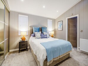 2 bedrooms, free WiFi, bed sheets - Relax in comfort and make Sandbanks your home whilst exploring Anglesey. (Benllech)