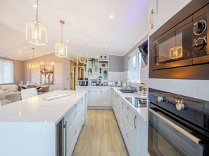 Dishwasher - Relax in comfort and make Sandbanks your home whilst exploring Anglesey. (Benllech)