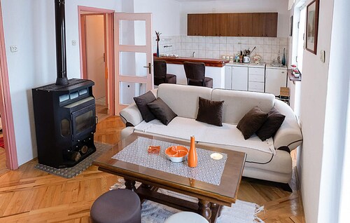 Cozy apartment in Srb with WiFi