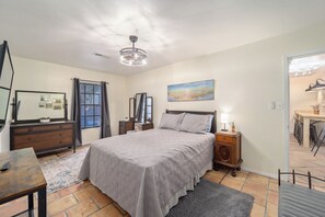 2 bedrooms, desk, iron/ironing board, free WiFi