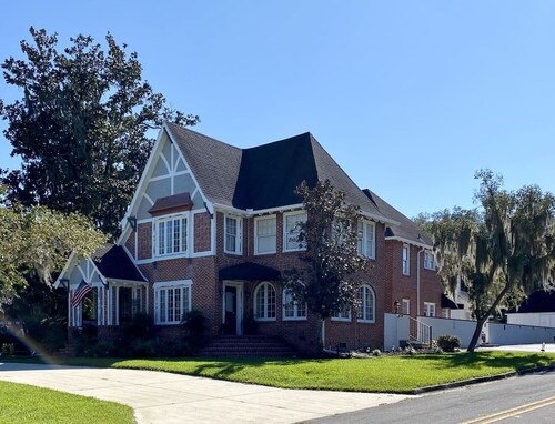 2/1 Historic Carriage House Walking Distance to Downtown