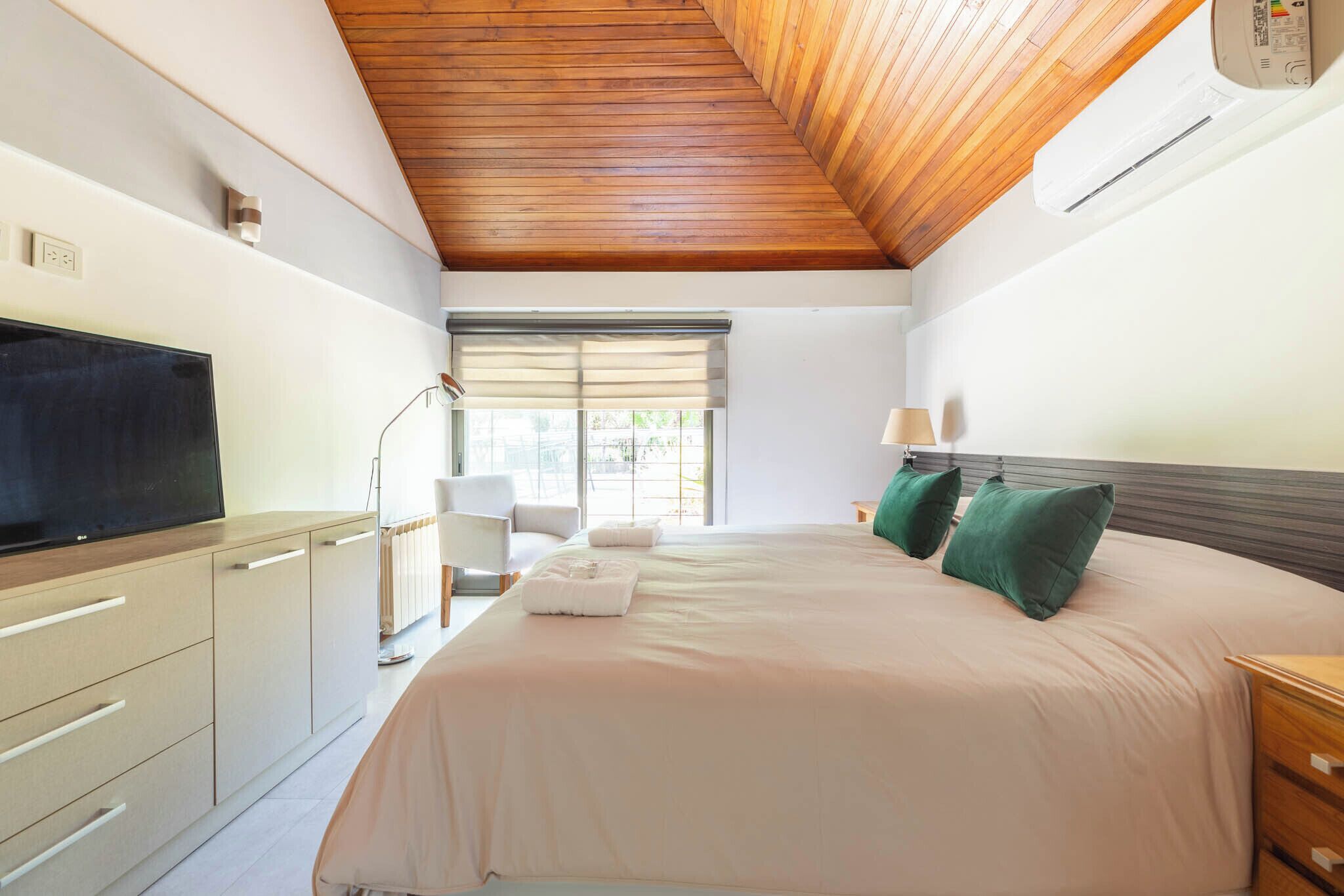 9 bedrooms, desk, laptop workspace, iron/ironing board